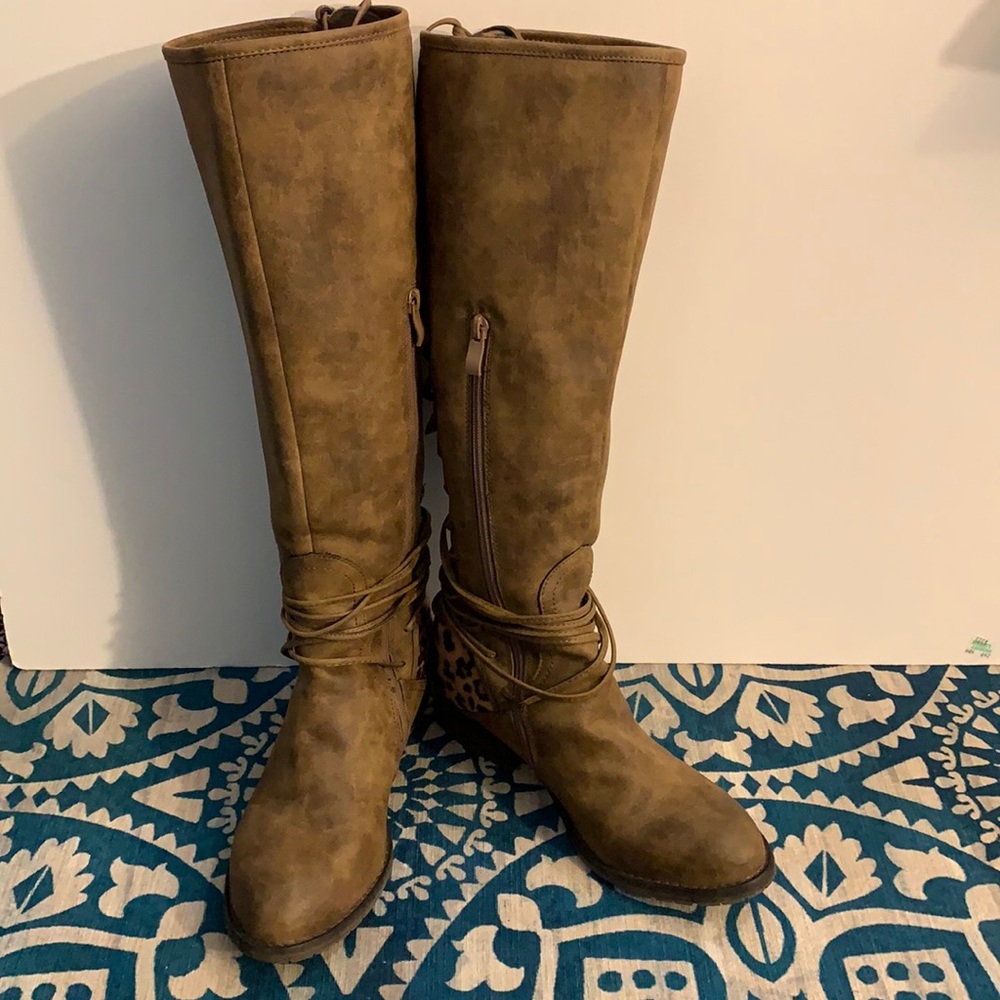 Very Volatile Marcel Lace Up Boots Leopard 8